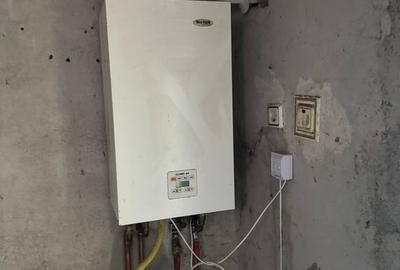 Casă cu 7 camere cu Teren 490 Mp în Central