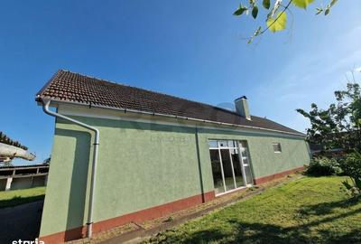 Casă cu 4 camere cu Teren 2700 Mp în Girișu de Criș - 2
