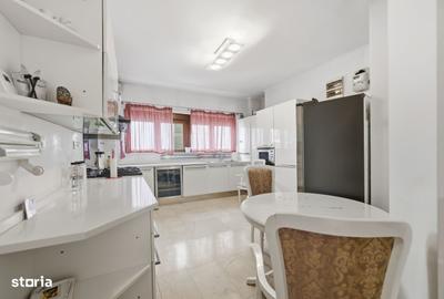 Apartament cu 3 camere în Primăverii