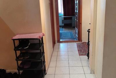 Apartament cu 3 camere decomandat în Brăilei - 2
