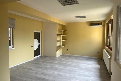 Spațiu comercial, de 83 mp, în Central