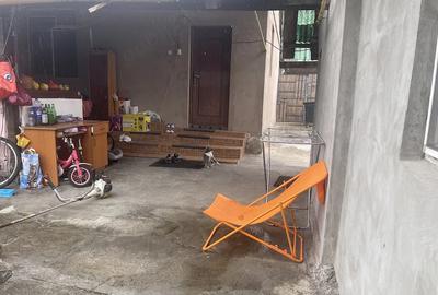 Casă cu Teren 250 Mp în Petros