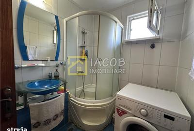 Apartament cu 3 camere decomandat în Republicii