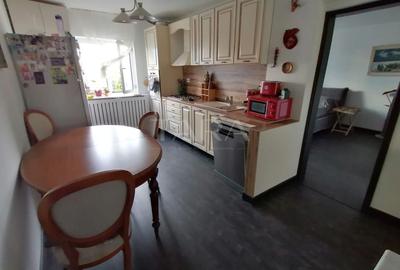Apartament cu 4 camere decomandat, mobilat în Mărăști
