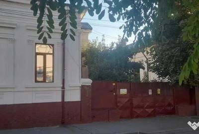 Spațiu comercial, de 200 mp, în Central
