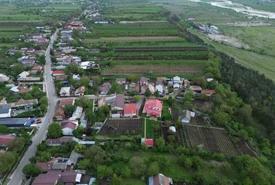 Casă cu 9 camere cu Teren 3818 Mp în Țifești - 2