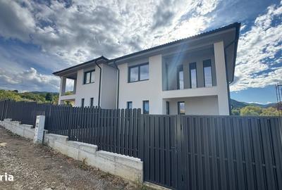 Casă cu 4 camere cu Teren 370 Mp în Sadu