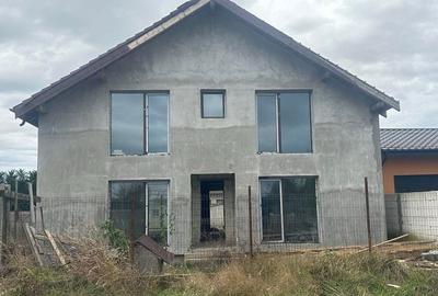 Casă cu 4 camere în Săcălaz