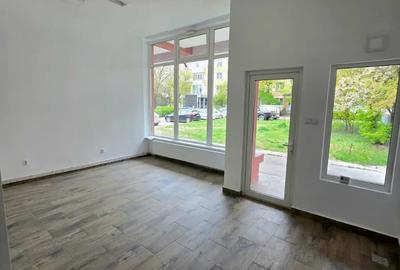 Spațiu comercial, de 105 mp, în Central - 4