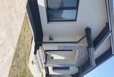 Casă cu 3 camere în Berceni