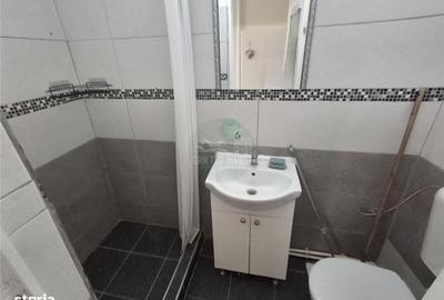 Garsonieră decomandată în Central