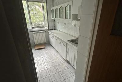 Apartament cu 3 camere în Drumul Taberei