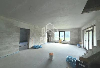Casă cu 5 camere cu Teren 1800 Mp în Stremț - 1