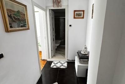 Apartament cu 2 camere decomandat, mobilat în Central