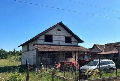 Casă cu Teren 1400 Mp în Brădet