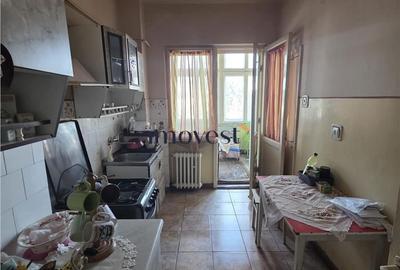 Apartament cu 3 camere decomandat în Central - 1