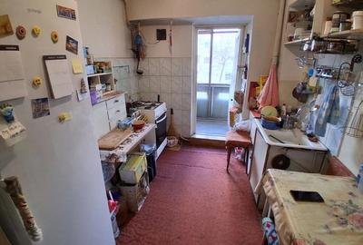Apartament cu 3 camere decomandat, mobilat în Canta