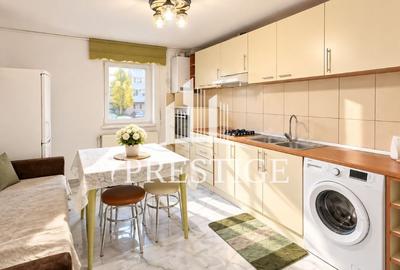 Apartament cu 3 camere decomandat, mobilat în Sub Arini