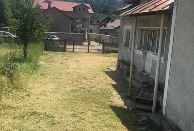 Casă cu 4 camere în Central - 2