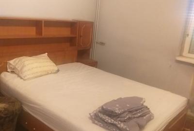Apartament cu 2 camere decomandat în Rovine