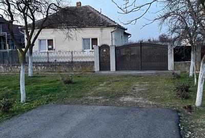 Casă cu Teren 1483 Mp în Mândruloc