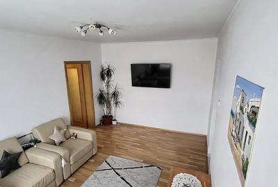 Apartament cu 3 camere semidecomandat în Iancului