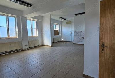 Spațiu comercial, de 45 mp, în Săveni - 2