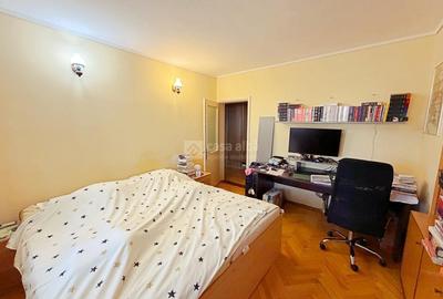 Apartament cu 3 camere decomandat în Nicolina