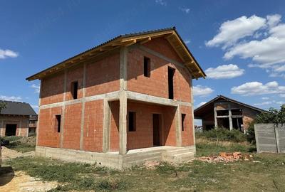 Casă cu 4 camere cu Teren 574 Mp în Moșnița Nouă - 1