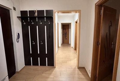 Apartament cu 3 camere decomandat în Baba Novac