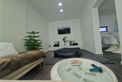 Apartament cu 3 camere decomandat, mobilat în Central