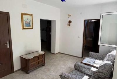 Casă cu 4 camere în Lunca