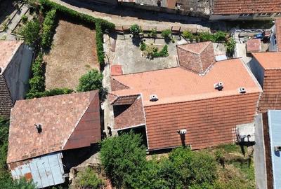 Casă cu 4 camere cu Teren 546 Mp în Central
