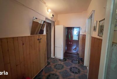 Apartament cu 3 camere decomandat în Petros - 4