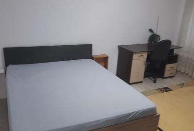 Apartament cu 3 camere decomandat în Nicolina