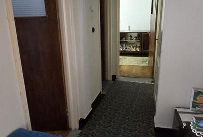 Apartament cu 3 camere decomandat în Micro 5