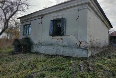 Casă cu 2 camere cu Teren 10000 Mp în Fârtățești