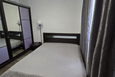 Apartament cu 4 camere semidecomandat în Berceni