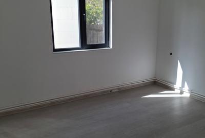Casă cu 4 camere cu Canalizare în Sud - 6