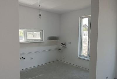 Casă cu 3 camere cu Teren 322 Mp în Berceni - 1