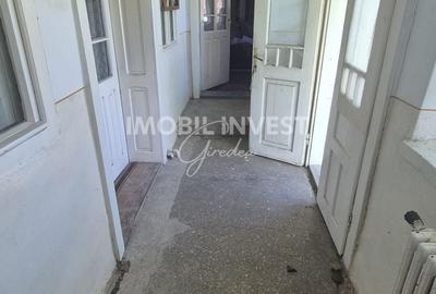 Casă cu 3 camere cu Teren 3500 Mp în Central