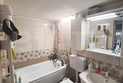 Casă cu 3 camere cu Canalizare în Central