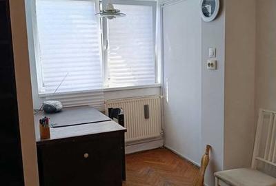 Apartament cu 3 camere decomandat în Ștefan cel Mare