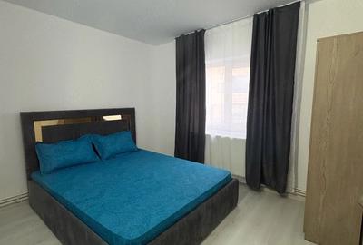 Apartament cu 3 camere semidecomandat în Central - 1