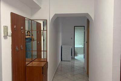 Apartament cu 3 camere decomandat în Colentina