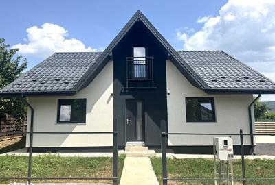 Casă cu 3 camere în Bucium