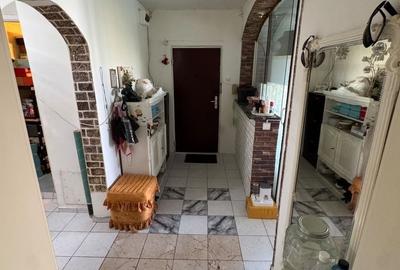 Apartament cu 3 camere decomandat în Nerva Traian