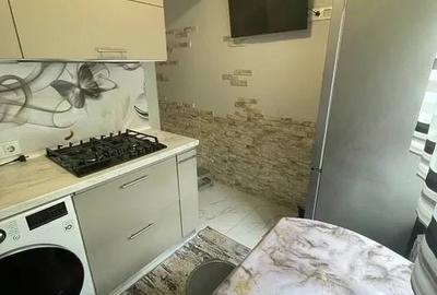 Garsonieră decomandată în Titan