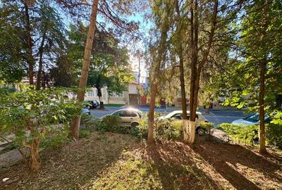 Apartament cu 2 camere semidecomandat, mobilat în Cornișa