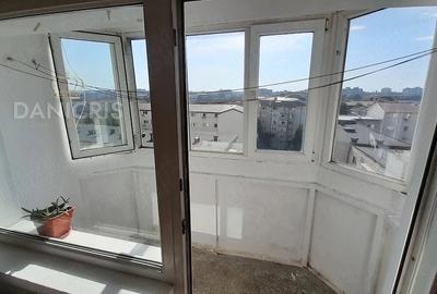 Apartament cu 3 camere decomandat în Far